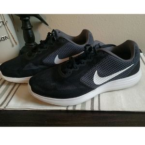 Nike tennis shoes